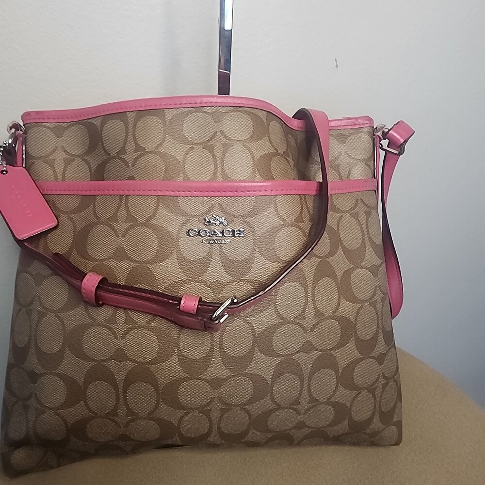 Coach File Signature Crossbody - Picture 2 of 14